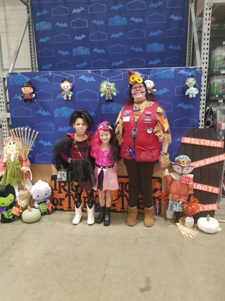 1177Lowes's tweet photo. Trick or treat! 🎃 #weekendingatlowes @Anthony_Battle1 @BellAnyae https://t.co/bpj1NIPNfv