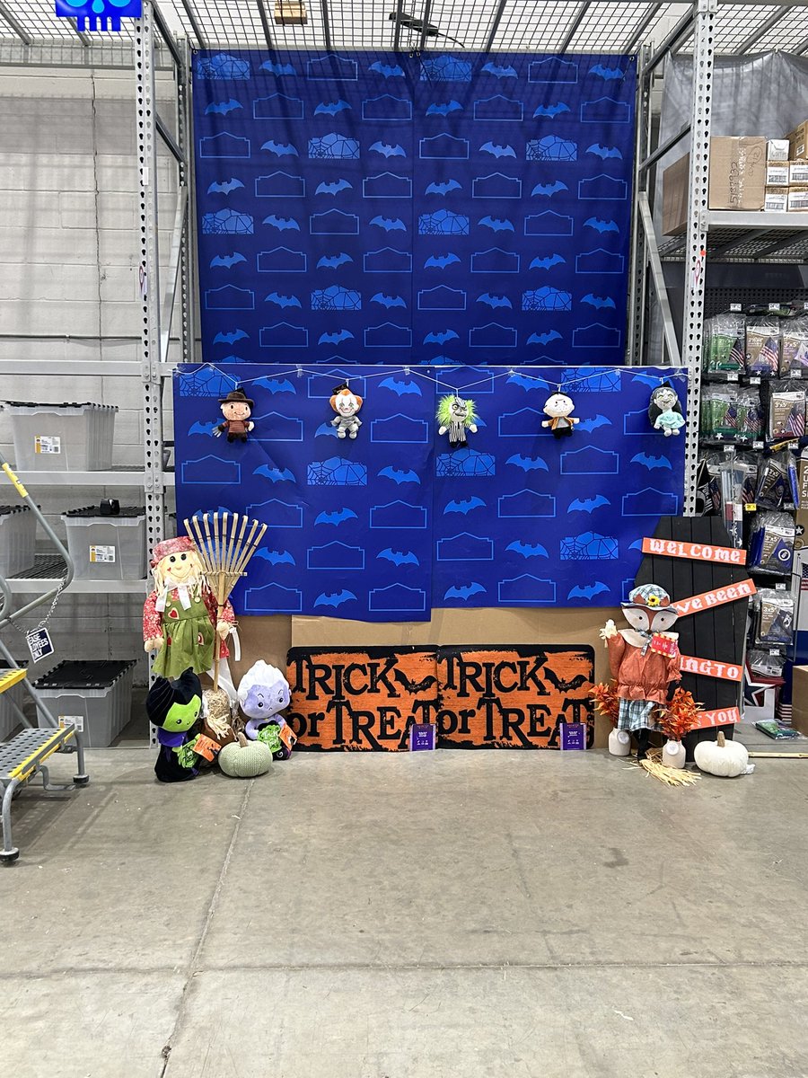 1177Lowes's tweet photo. Trick or treat! 🎃 #weekendingatlowes @Anthony_Battle1 @BellAnyae https://t.co/bpj1NIPNfv