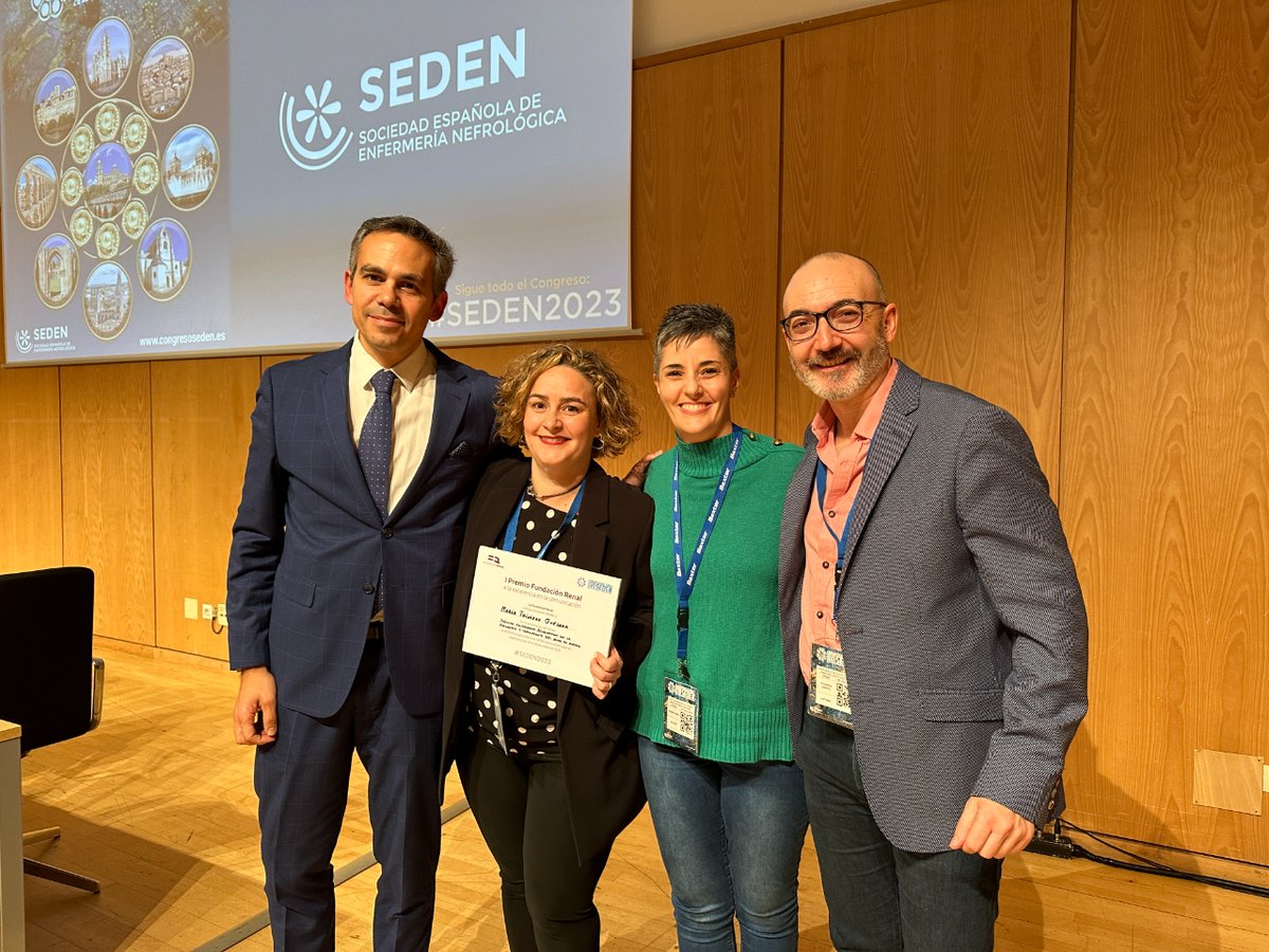 Fundación Renal Española (@fundacionrenale) on Twitter photo 🏆 Con la entrega del I Premio Fundación Renal a la excelencia en la comunicación finaliza nuestra intervención en #SEDEN2023 organizado por <a href="/SEDENenfermeria/">SEDEN</a>
🥇El director de enfermería <a href="/HernanGascuena/">David Hernán Gascueña</a> hace entrega del diploma a la ganadora Mª Trinidad Quesada de <a href="/HospitalJaen/">Hospital Universitario de Jaén</a> 🏆 Con la entrega del I Premio Fundación Renal a la excelencia en la comunicación finaliza nuestra intervención en #SEDEN2023 organizado por <a href="/SEDENenfermeria/">SEDEN</a>
🥇El director de enfermería <a href="/HernanGascuena/">David Hernán Gascueña</a> hace entrega del diploma a la ganadora Mª Trinidad Quesada de <a href="/HospitalJaen/">Hospital Universitario de Jaén</a>