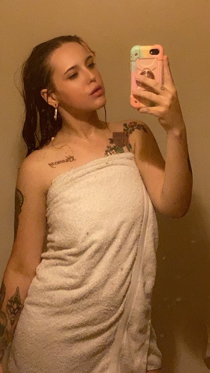 AjaMarie513's tweet photo. Who wants the girlfriend experience? Be the next sub to get my phone number and free week as my boyfriend! 💋 Dm me to find out all the perks of the girlfriend experience 😉 https://t.co/hkqPhugeXd