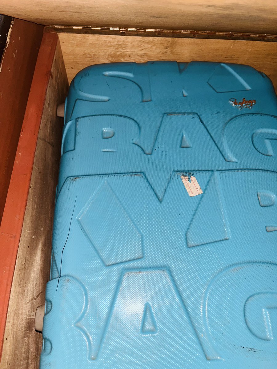 thisisvaishali1's tweet photo. @IndiGo6E  I was travelling from Kolkata (ccu) to Delhi via gaya flight no 6E2416 PNR no LS8B3G ..on 26 October and look how they handle my baggage ..it was damaged and crack like someone threw stone on it ..worst travel experience with @indgo airlines..very disappointed https://t.co/PHGifep86T