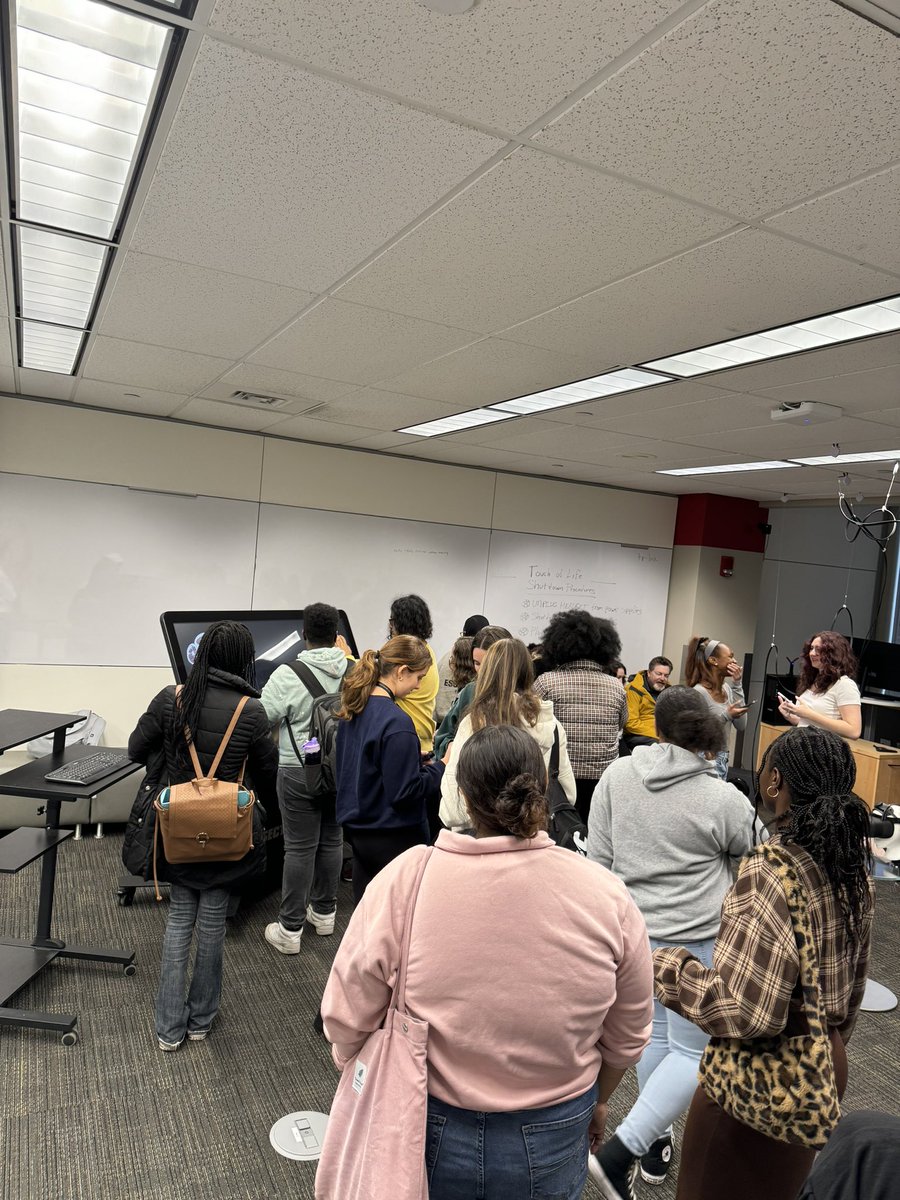 HannaPilard's tweet image. Yesterday, the Anatomy Outreach Program @OhioStateMed hosted another successful session in the anatomy visualization room @OSUhsl😊 (we might need a bigger room soon😉)@OSUOutreach