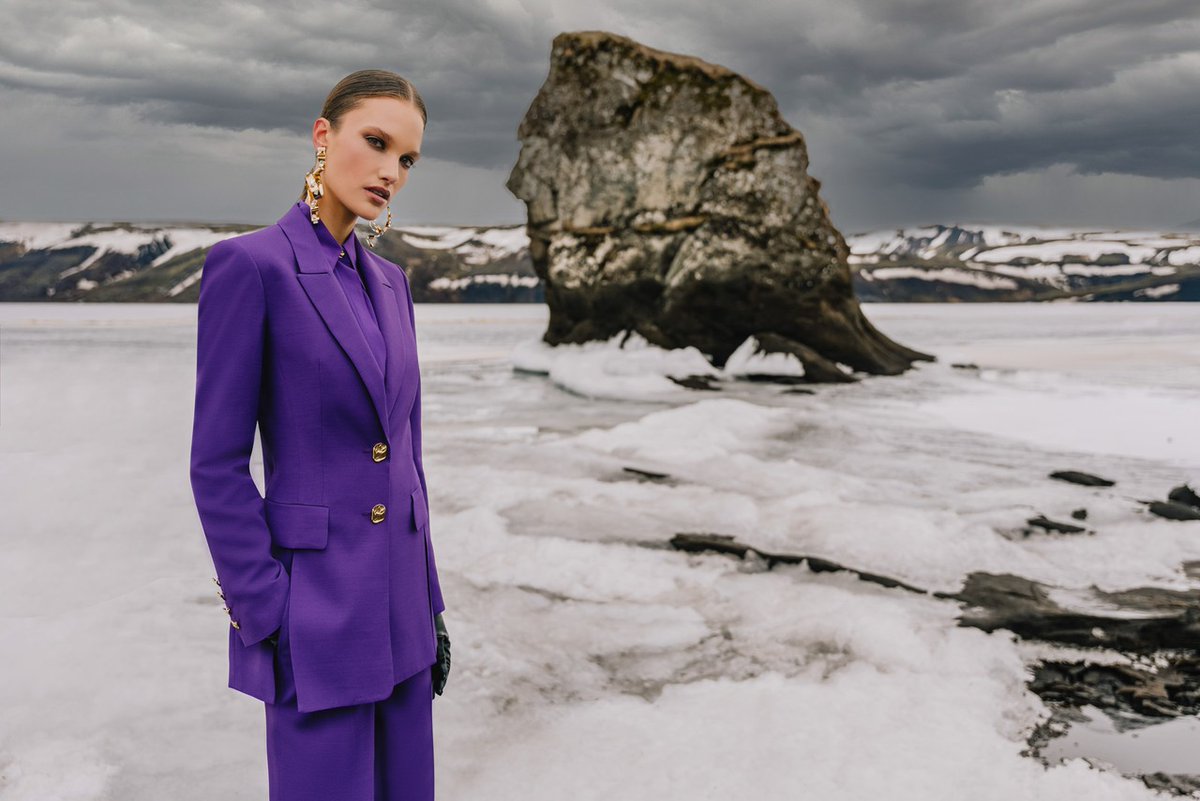 kendam_com's tweet image. Escada Fall Winter 2023-2024 campaign shot by Ingo Brack kendam.com/news/campaigns… 

#Escada #FW23 #AW23 #Campaigns #Kendam
