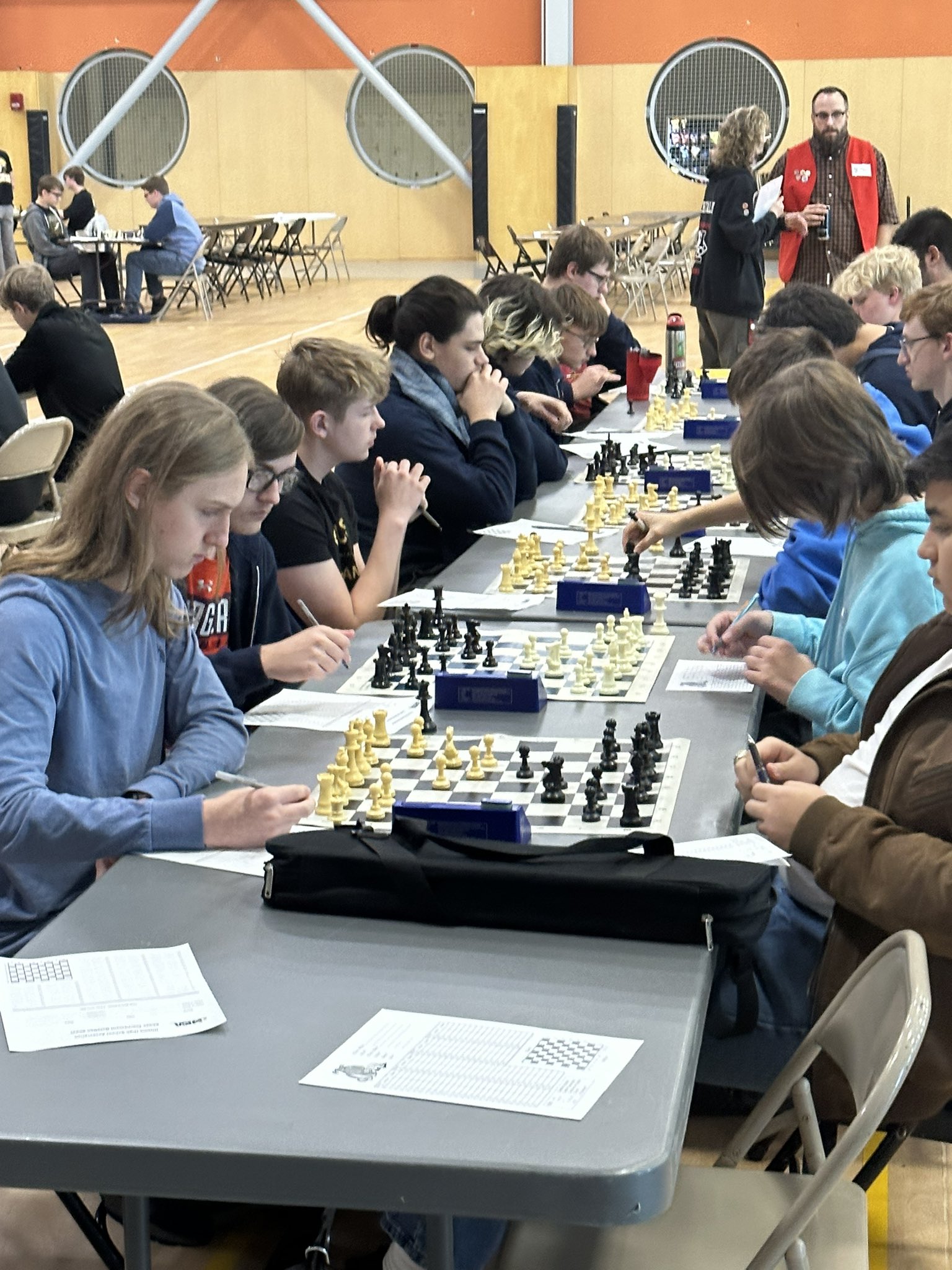 SAS HS Atoms Challenge Each Other at Chess Club - Syracuse Academy