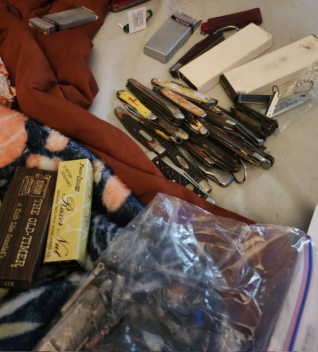 LadyHawkins's tweet photo. J's late father left a letter and a box for W to be opened on his 18th birthday. The letter was very sweet.
The box was... full of knives. #ThisIsAlabama https://t.co/4P4P4BKRMc