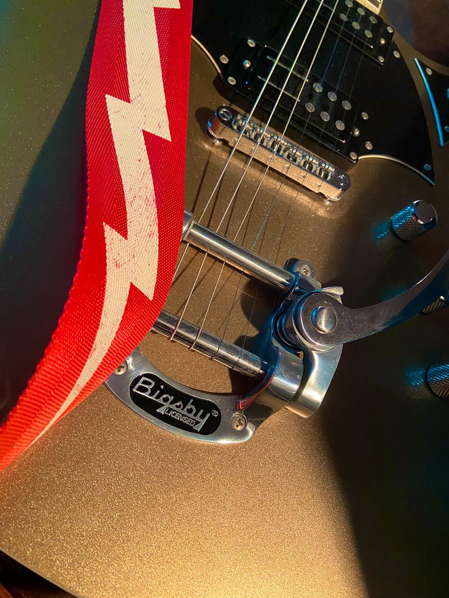 Viva_el_Swain's tweet photo. The Reverend is at the altar… 
#riffs #reverendguitars #spacehawk https://t.co/ELSh3iIO2v
