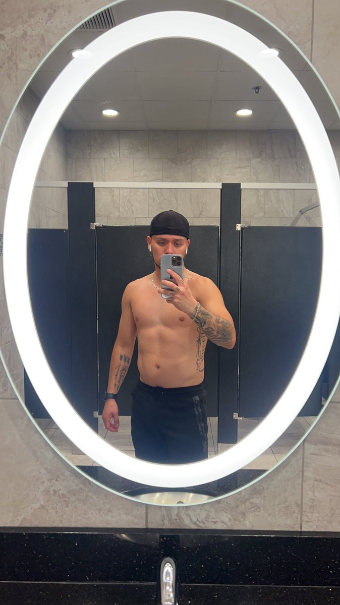 Errr_Cris's tweet photo. Body is def not Halloween ready 🥲 https://t.co/m1HXadNVhb