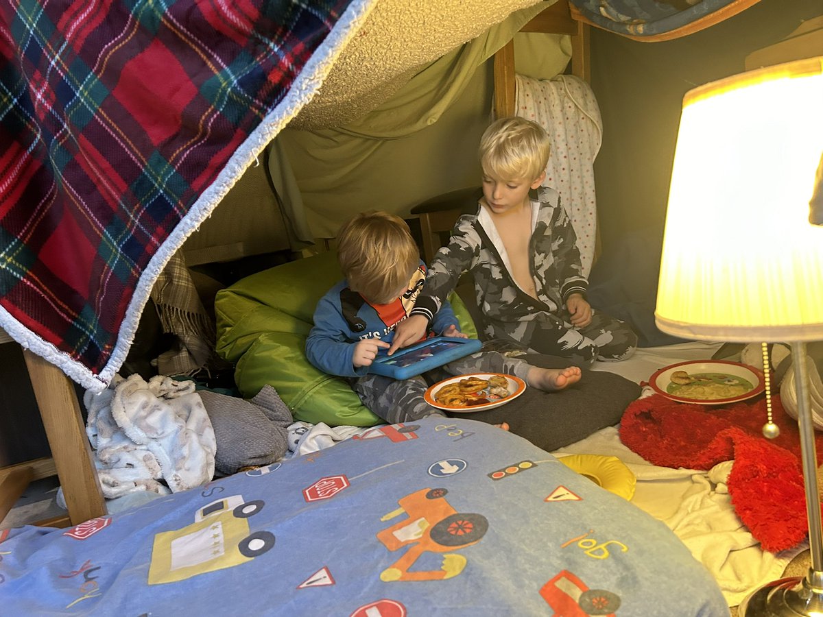 K4t3W's tweet photo. Remortgaged to afford pumpkins but I am an epic den builder. Weekend mum life. https://t.co/lETxQirBe1