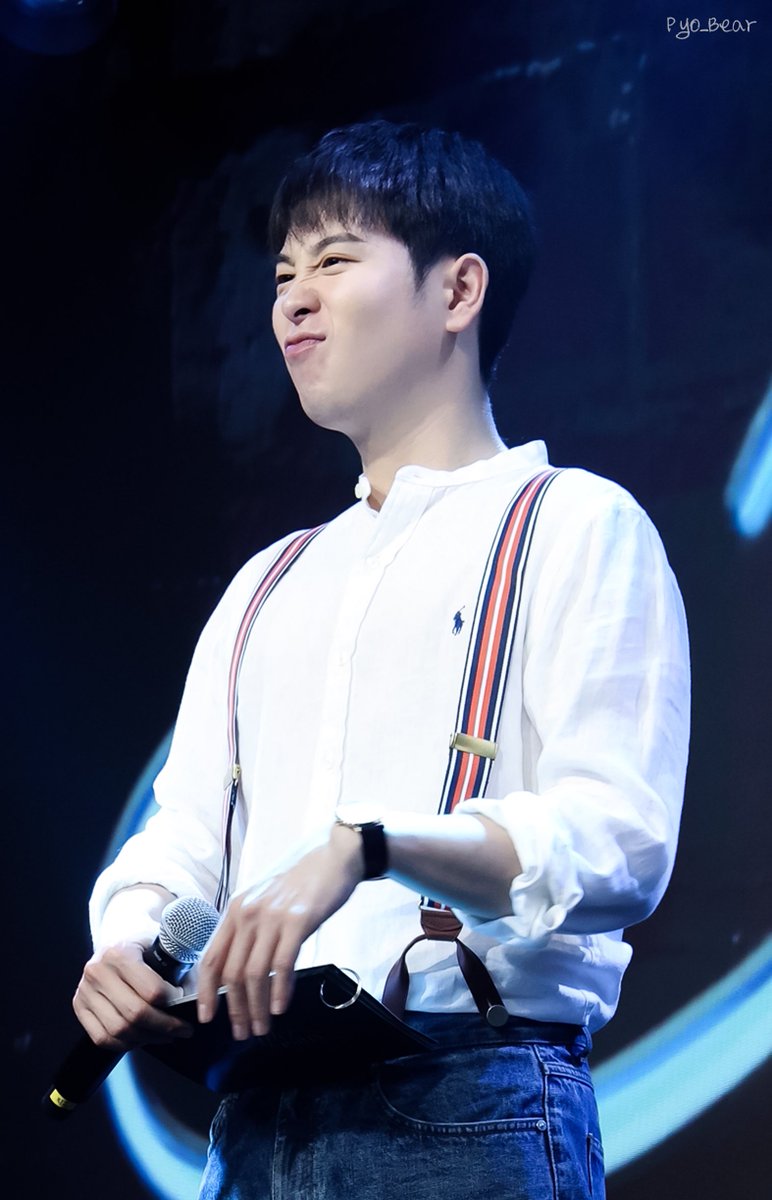 PYO_BEAR's tweet photo. 231025 극단소년 팬미팅

🐻‍❄️💛 삼십대의 귀여움 무시무시하다

#표지훈 #피오 #극단소년 https://t.co/2aXFihI7dN