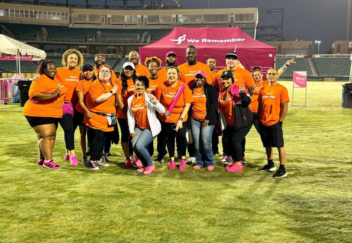 What an amazing day of service to the survivors and their families during the Komen Race for the Cure! Thank you to our amazing HTX/LA WAN team for leading this initiative! 💖 “One of the most important things you can do on this earth is to let people know they are not alone.”
