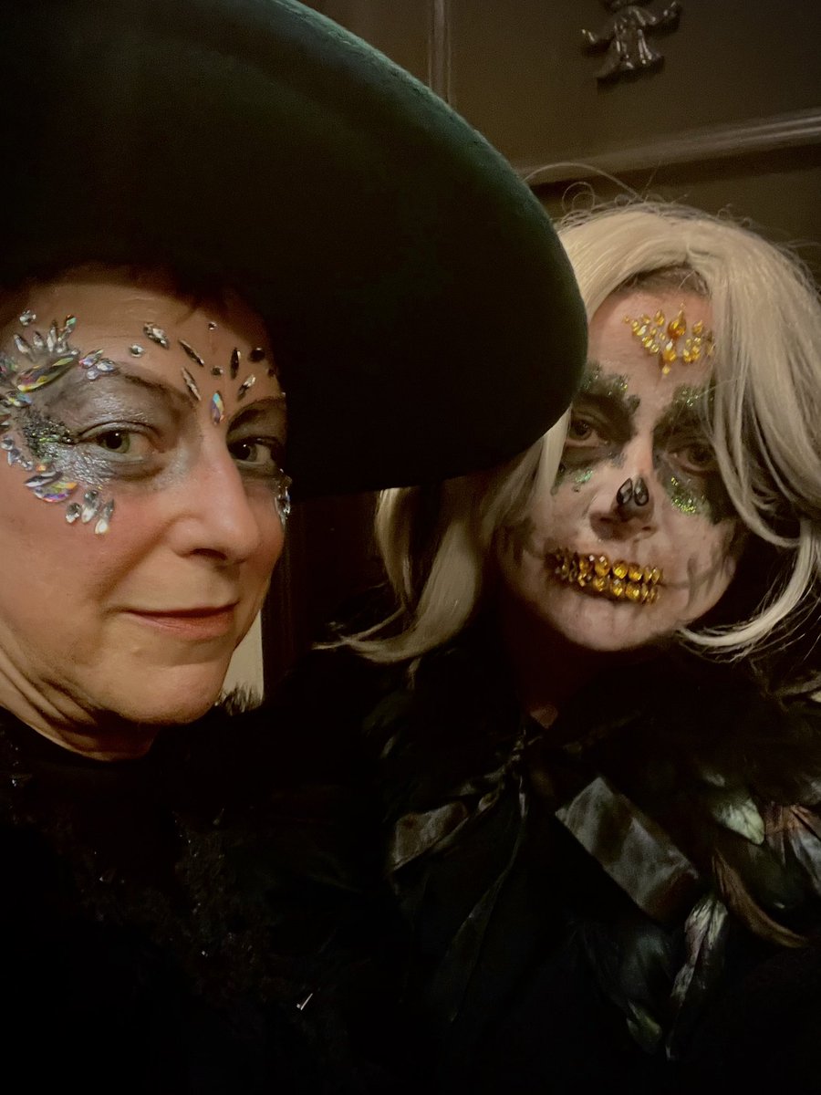 Today’s gratitude:
🍳 brunch in the autumn sun
(Yes, reader, I ate all the donuts)
📝 a clear day with lots of editing in it
👯‍♀️ the joy of dressing up and playing witch and ghost girl with <a href="/TonyaHurley/">Tonya Hurley</a> 
#gratitide #simplethings #lifeisaspecialoccasion