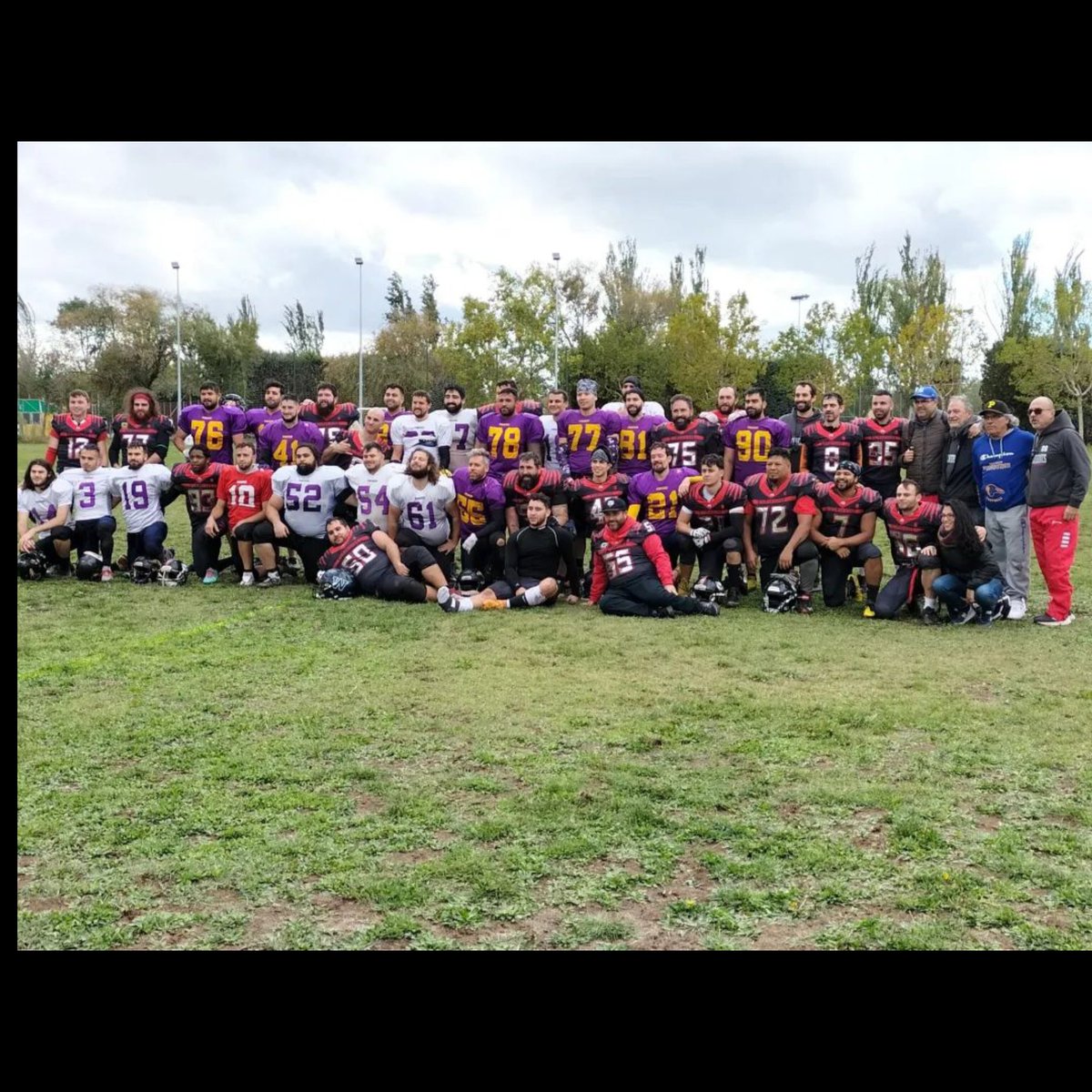 WOLVERINES_AF's tweet photo. Gran día en familia con nuestros amigos de @pucelapenguins ,gran scrimmage chicos. https://t.co/vhdl0KLEeS