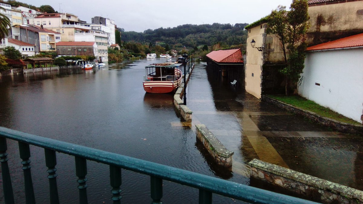 OTempoTVG's tweet photo. Consecuencias #BorrascaCeline
#ríosrebordando tralo paso da #fronte
📸 Carballiño, río #Arenteiro
📸Betanzos, río #Mandeo
📸Cuntis, río #Gallo https://t.co/siP79gx38l