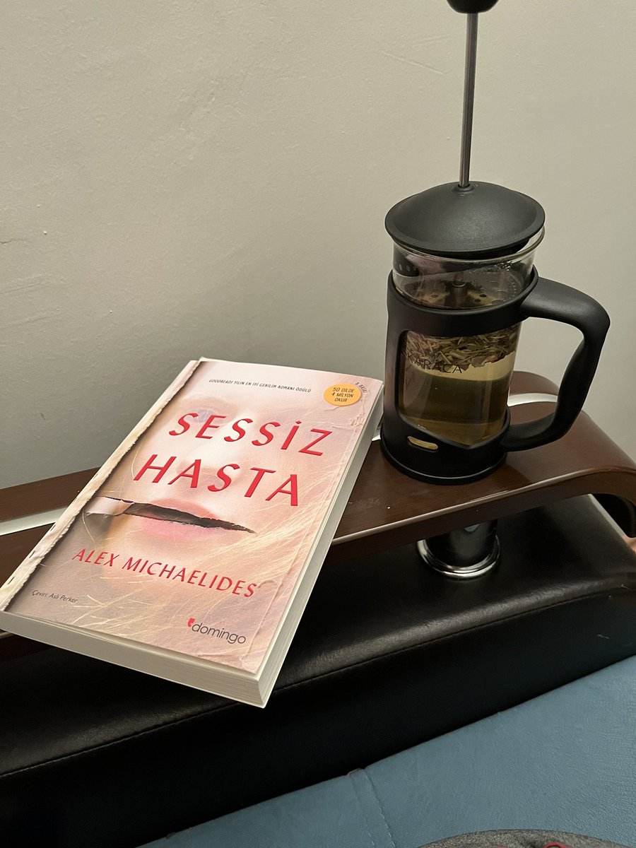 burcu_ozdamar0's tweet image. #nasılokuyorum
#alexmichaelides
#sessizhasta