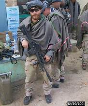 ashrafnsier's tweet photo. قوات دلتا الامريكية التي يقال انها قد تشارك في تحرير الاسرى 
قوة دلتا (بالإنجليزية: Delta Force) هي إحدى وحدات القوات الخاصة الأمريكية، تعمل على مهمات تحرير الرهائن والاستطلاع والعمليات الصغيرة والدعم الخاص وتقوم بمكافحة العمليات الإرهابية وتعتمد الإنزال الجوي. وفقدت العديد من أعضائها في الصومال عام 1993 عندما حاولوا اغتيال الجنرال عيديد. وحدة القوات الخاصة دلتا فورس هي وحدة خاصة في الجيش الأمريكي وقد انشئت في عام 1978 وقد شاركت في جميع المعارك التي خاضتها الولايات المتحدة.
احدى طرق عمل هذه القوات التنكر بهيئة و ملابس السكان المحليين المدنيين بشكل يصعب تمييزهم وقد يكون معهم متعاونين محليين لمساعدتهم  و قد يتنكرون بملابس نفس القوة التي سيهاجمونها