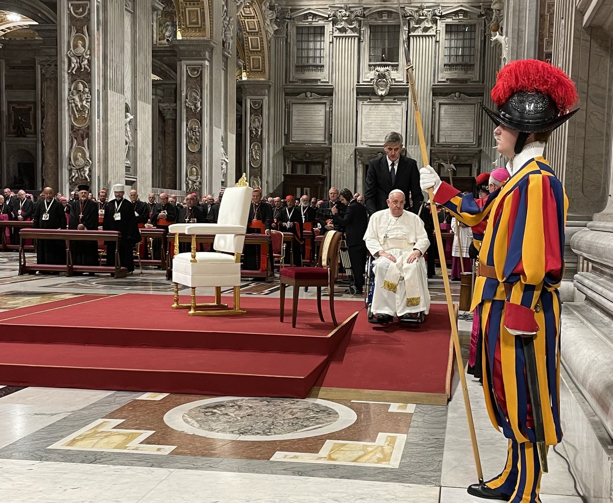 As #Synod2023 wraps up, Pope Francis lead a « prayer for peace » at Saint Peter’s Basilica.