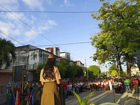 bionaicy's tweet photo. #AnapCuba. En homenaje a la memoria revolucionaria de Camilo Cienfuegos en el aniversario 64 de su desaparición física, dispusieron ofrenda floral el pueblo guantanamero y sus autoridades políticas en la mañana de hoy. #UnidosPorCuba https://t.co/QqeKQ0JF35