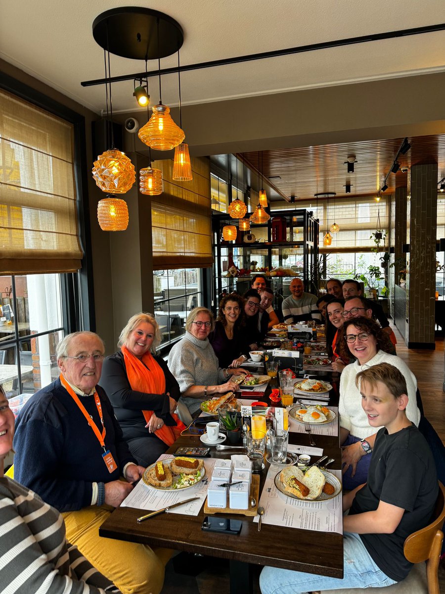 Op campagne in Roden met Flyers en poffertjes! Als Drenthe en Groningen waren we vertegenwoordigd samen met <a href="/hermans_sophie/">Sophie Hermans</a> vanuit de Tweede Kamer. #supersaterday