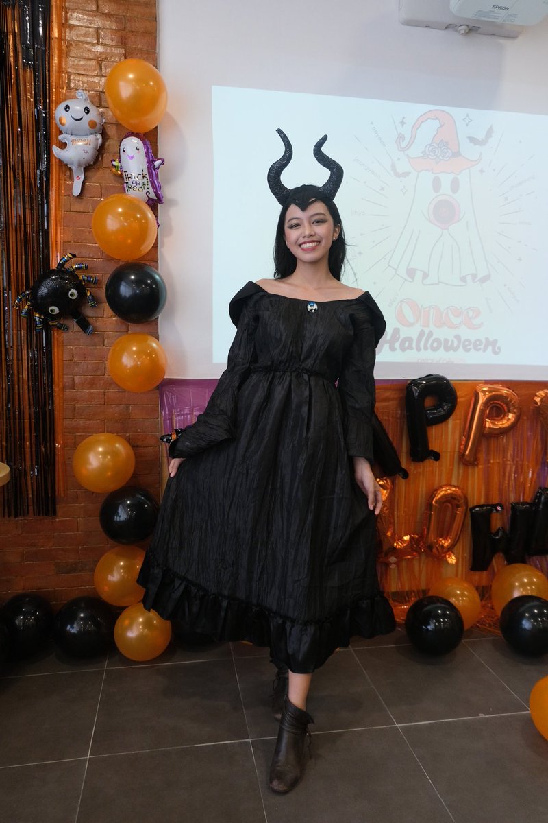 ONCEofCebu's tweet photo. Some of the Best Halloween Costumes by #OnceofCebu during our #8thonthe28th TWICE's 8th Anniversary Event 🍭
🍭 Dahyun's Anabelle
🍭 Tzuyu's Maleficent
🍭 Men in Black
🍭 Money Heist and Tiger https://t.co/ci8zB3S89x