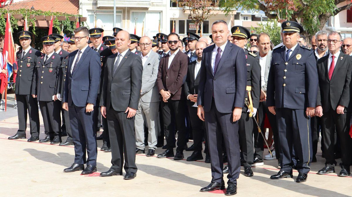 29 Ekim Cumhuriyet bayramı münasebetiyle İlçe kaymakamlığımız tarafından düzenlenen Çelenk sunma programına katıldık.