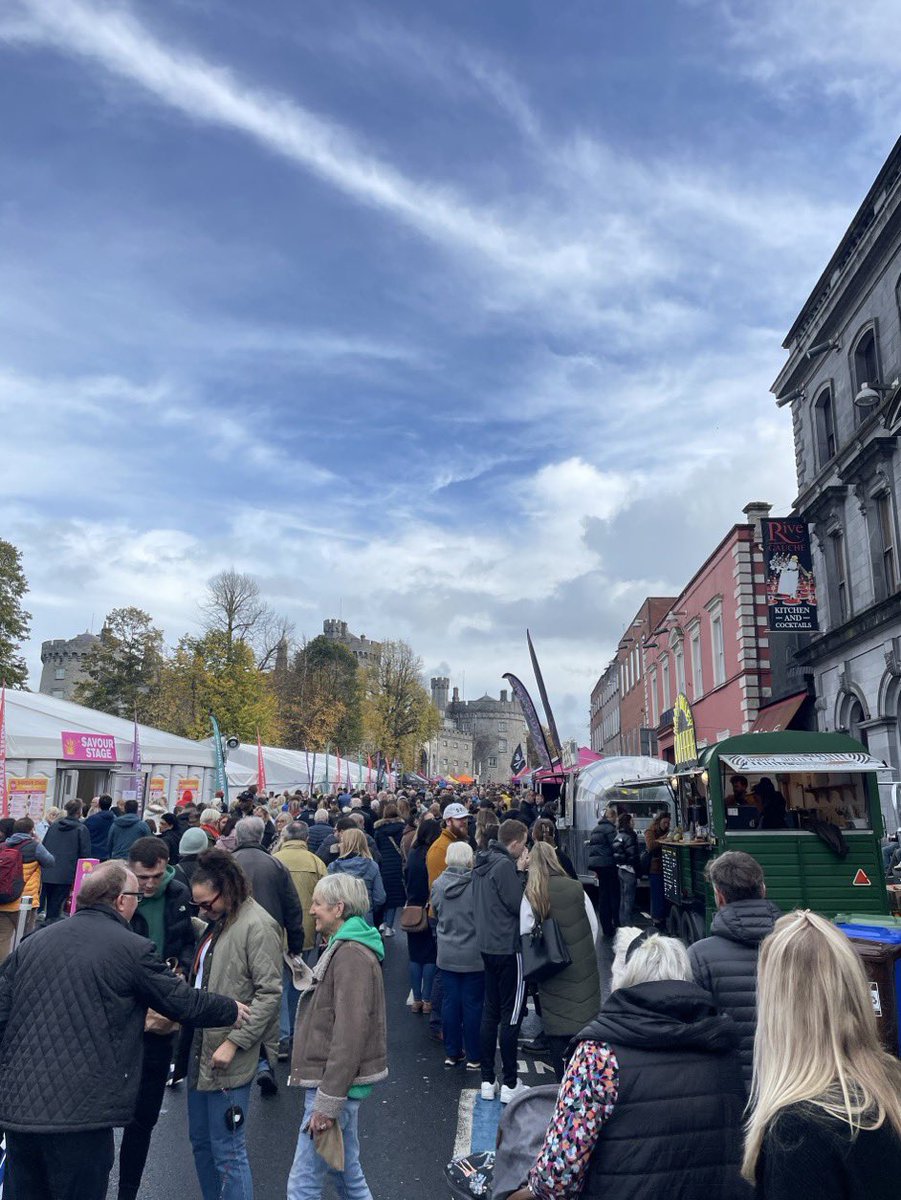 Falling_Apple's tweet image. Buzzing @SavourKilkenny today! Find us in the #CraftBeer tent! @OHarasBeers