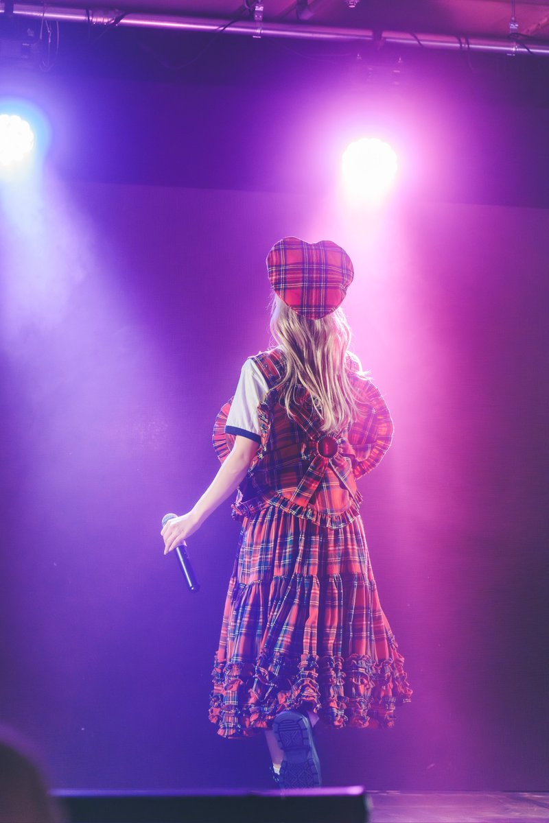 akip111's tweet photo. emiu活動休止前ラストステージを見てきました。
ここまでemiuを守ってきた桃世さんの力強いステージパフォーマンス最高でした!!!
#emiu https://t.co/Dh1neE30EK