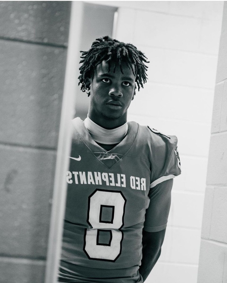 ZionFerguson8's tweet photo. It's ME VS ME
9 games 4 interceptions
3 returned for tds (232yds)
less than 10 targets 😴
#OCHO #FERGO #CHAS1NGBEST #GBR #GoHeels https://t.co/3j4BzrvMcO