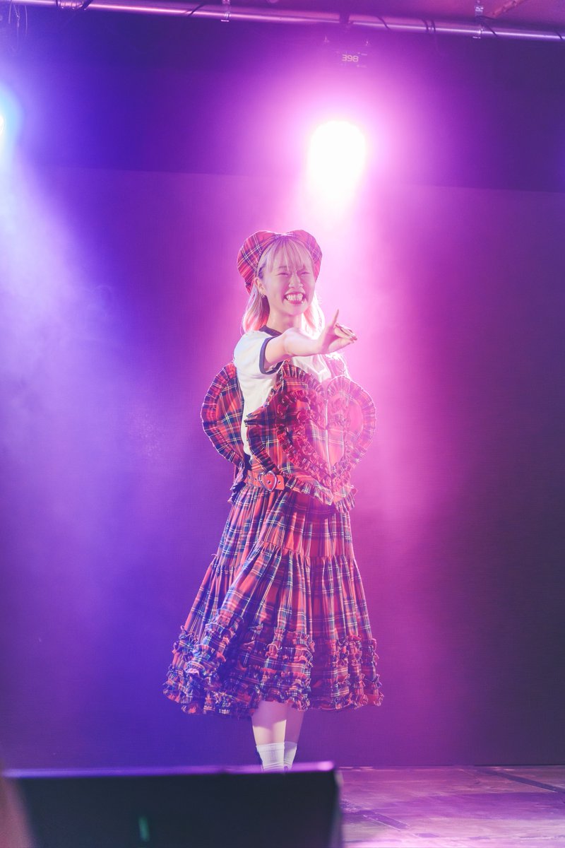 akip111's tweet photo. emiu活動休止前ラストステージを見てきました。
ここまでemiuを守ってきた桃世さんの力強いステージパフォーマンス最高でした!!!
#emiu https://t.co/Dh1neE30EK