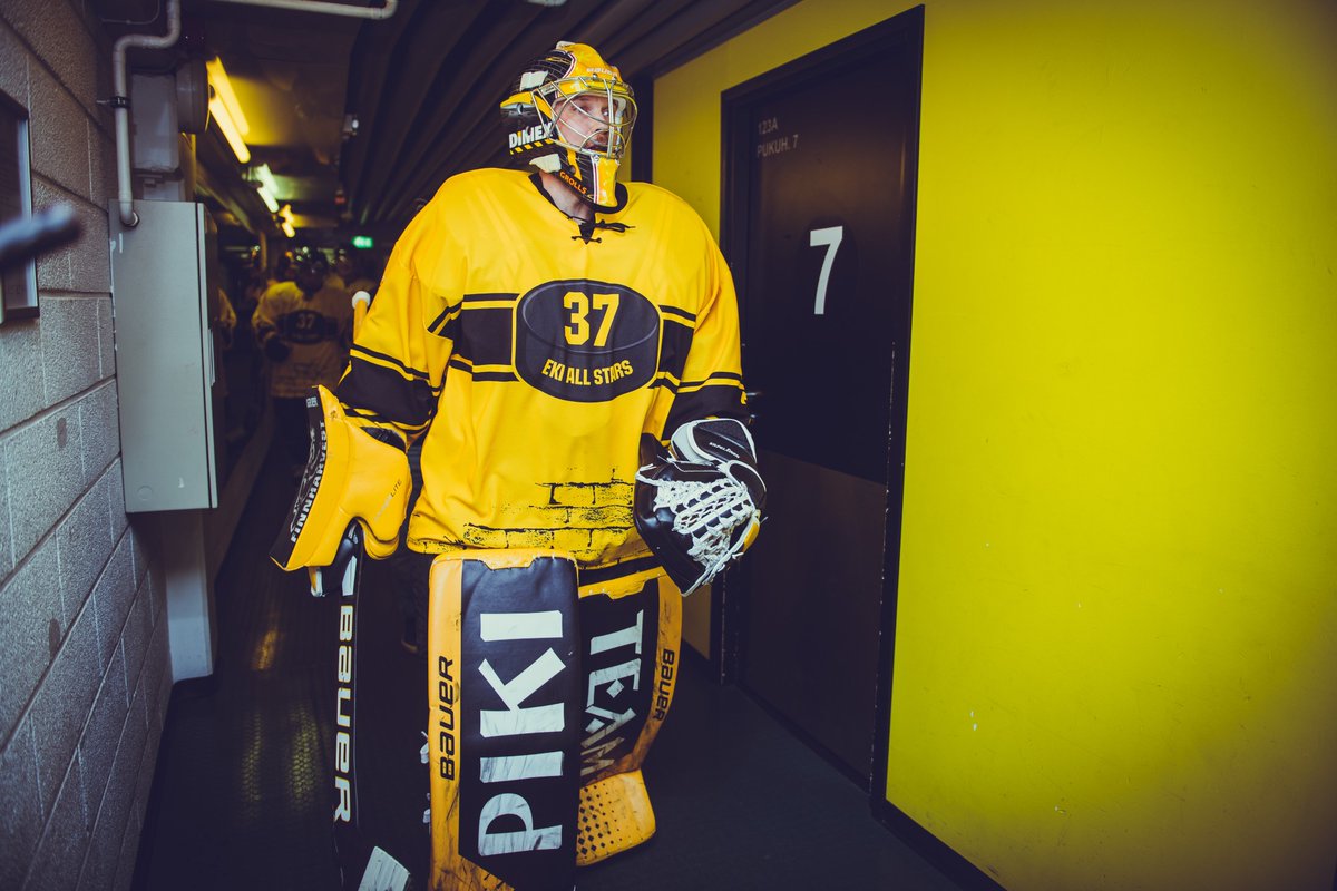 KalPa_Hockey's tweet photo. Legendoja ja Iloisia ilmeitä! 🔥
#KalPa #Liiga #37ilta 📸: Ukko Juntunen https://t.co/ZXGXMck6LS