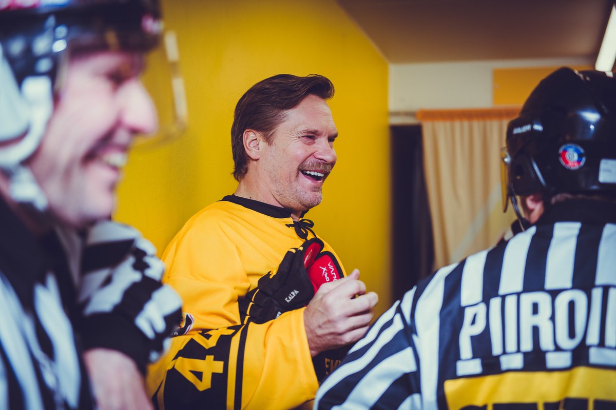 KalPa_Hockey's tweet photo. Legendoja ja Iloisia ilmeitä! 🔥
#KalPa #Liiga #37ilta 📸: Ukko Juntunen https://t.co/ZXGXMck6LS