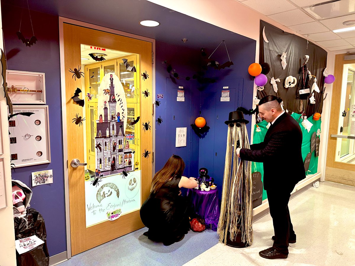 MagdaMbadhi's tweet image. #Frolovalab as the #AddamsFamily 👻! We had so much fun with this at the #CRepHS Halloween party, and decorating our door which took the win for best door decoration. Congrats to the #NGLlab for best costume-placenta with macrophages! Loved it😂