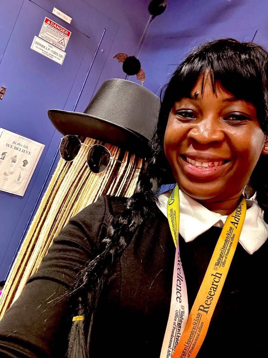 MagdaMbadhi's tweet image. #Frolovalab as the #AddamsFamily 👻! We had so much fun with this at the #CRepHS Halloween party, and decorating our door which took the win for best door decoration. Congrats to the #NGLlab for best costume-placenta with macrophages! Loved it😂