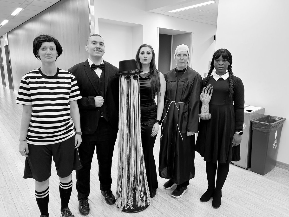 MagdaMbadhi's tweet image. #Frolovalab as the #AddamsFamily 👻! We had so much fun with this at the #CRepHS Halloween party, and decorating our door which took the win for best door decoration. Congrats to the #NGLlab for best costume-placenta with macrophages! Loved it😂