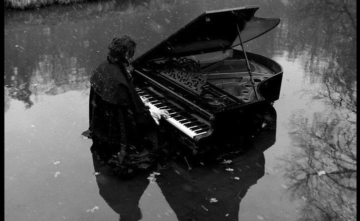 fevernightmares's tweet image. i can't believe we all heard oblivion for the first time one year ago