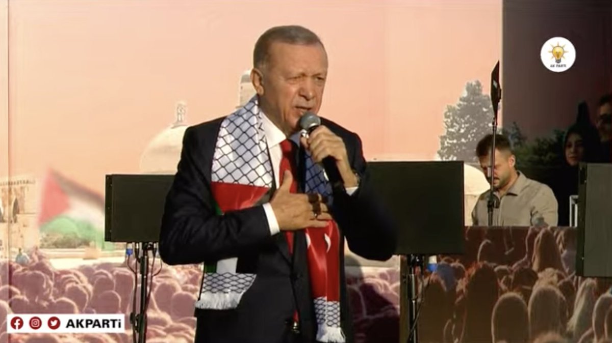 Erdogan heute auf der "Palästina-Kundgebung" der AKP:  "Leider gibt es unter den Politikern unseres Landes einige, die meinen die Hamas sei so terroristisch wie Netanjahu. Schande über sie!" 

Hallo Bundesregierung, sicher, dass Sie den am 17./18.11. in Berlin empfangen möchten?