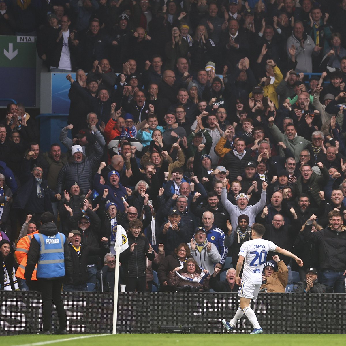 LUFC's tweet photo. 🤩 Our fans! https://t.co/LI4sq8IQ1g