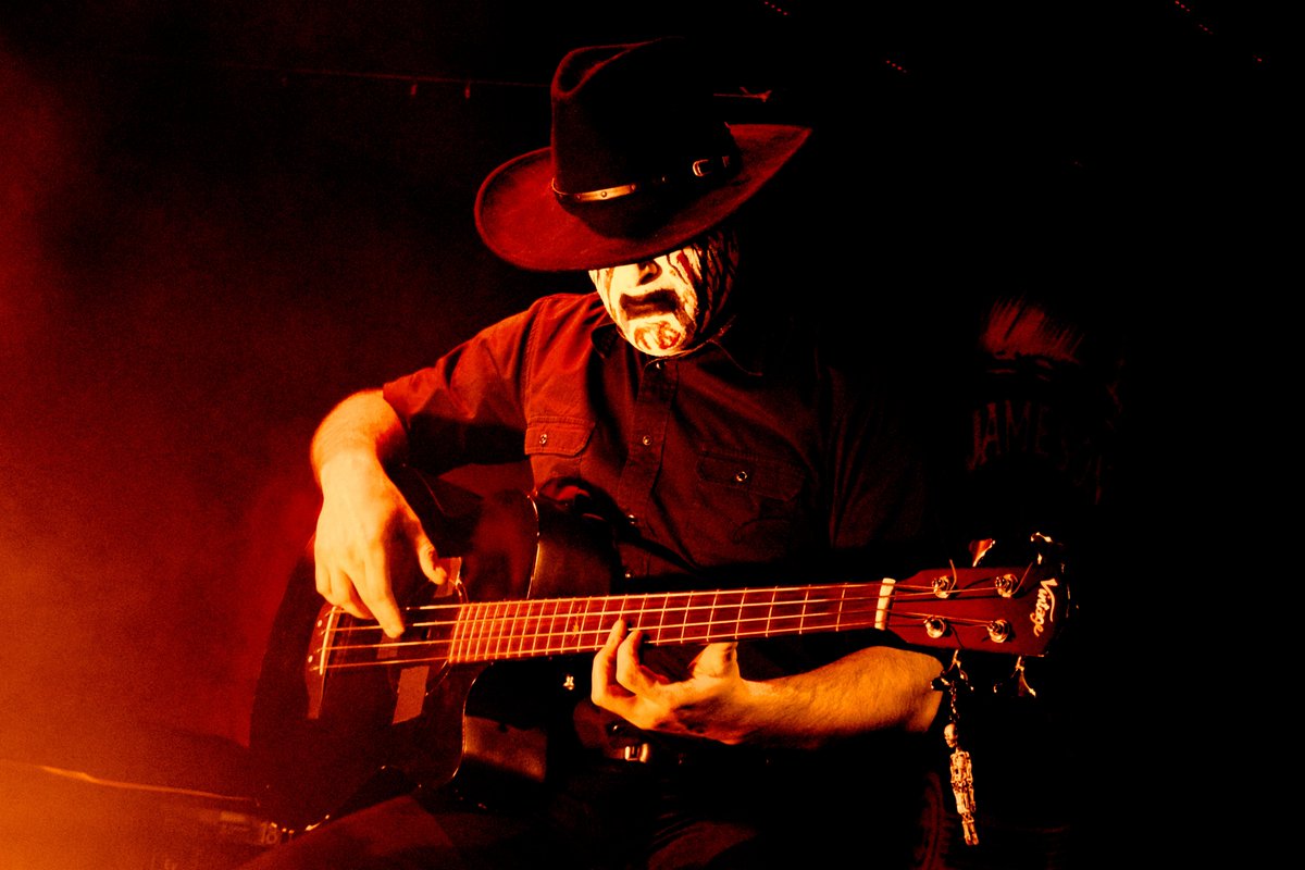 MSixMD's tweet image. "He that believeth and is baptized shall be saved; but he that believeth not shall be damned."

#manossixandthemuddydevil #skullanddawn #fycrecords #darkamericana #southerngothic #deathcountry #neofolk #darkfolk #blackmetal