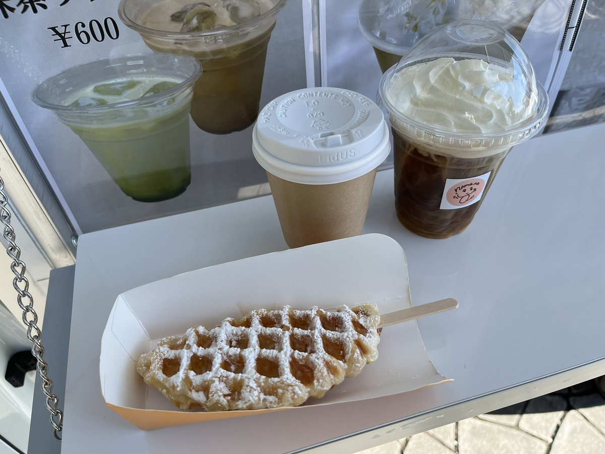 komanaga_naiki's tweet photo. 今日は岩崎城に移動珈琲屋さんが！☕️🏯
職場で淹れたてコーヒーが飲めるとは🥹

しかも！岩崎城限定のホワイト氏重ラテ！
なんて美しいネーミングとビジュアル👏🏻
氏重ファン､甘党には堪りません🥰🧁

今度いらっしゃるのは11月3日です🚐
私はこの日､氏重ラテいきます😆

#岩崎城 #移動珈琲屋 #nomane https://t.co/w6bO5LPO3r