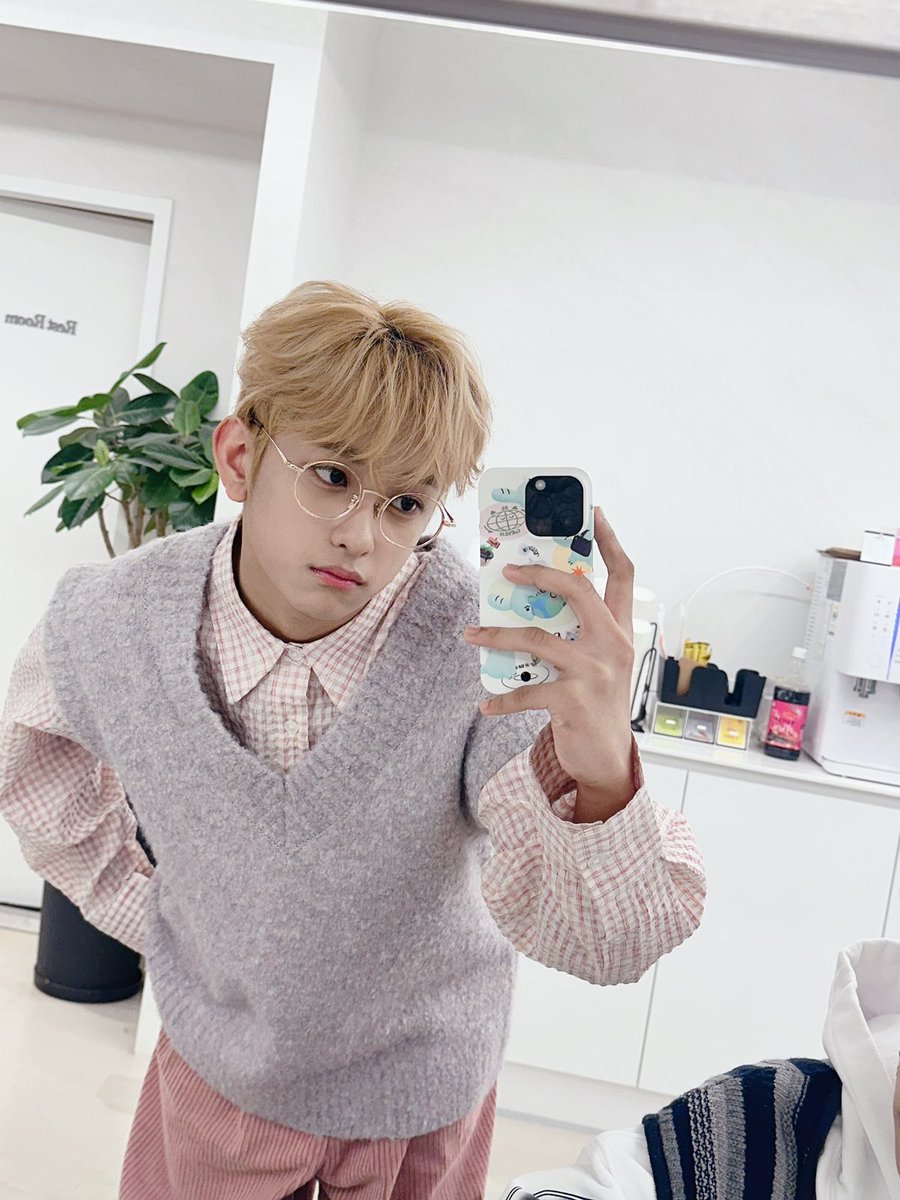HORI7ON_twt's tweet photo. [🐰] I loved talking to you all today!! 💙🤍
Hearing all your kind words and efforts made me even more motivated to keep going despite how hard it could get. Thank you for making me feel loved and supported, you have no idea how much it helps me get through my days. I LOVE YOU ANCHORS. 💙💙💙💙

#HORI7ON #호라이즌 #MARCUS #마커스