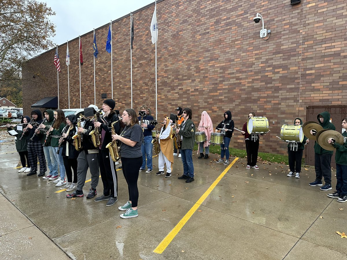 Thank you to all the GlenOak Band students performing this morning for the 25th Anniversary of the Great Pumpkin Race! <a href="/PlainLocal/">Plain Local Schools</a> #25years #liquidsunshine
