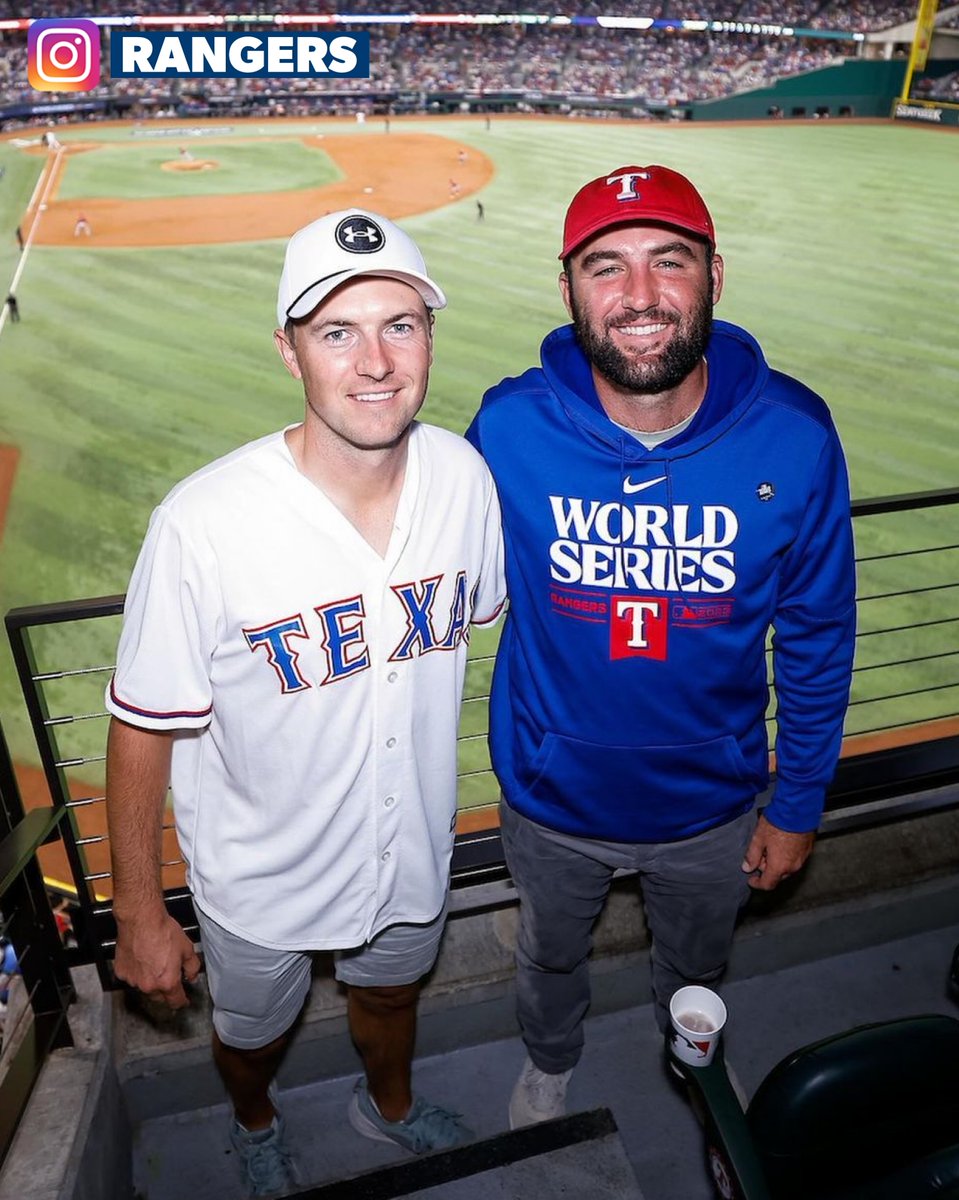 PGATOUR's tweet photo. It’s a Texas thing 🤘

@JordanSpieth and Scottie Scheffler were in the house for Game 1 of the #WorldSeries @Rangers. https://t.co/eDdxuS5Tst