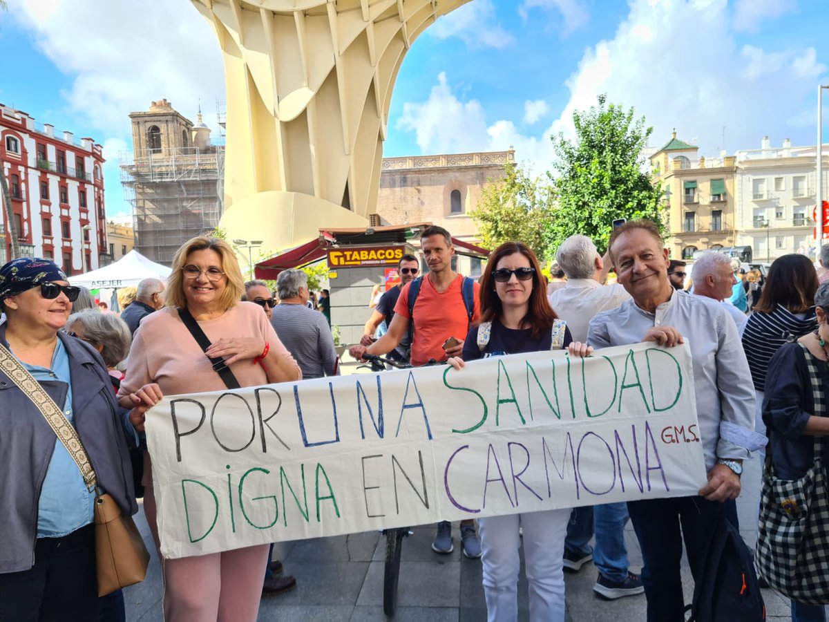 psoecarmona's tweet photo. Nuestra Agrupación, presente en la manifestación convocada  este sábado en DEFENSA DE LA SANIDAD PÚBLICA.
1.Por un Centro de Salud de Carmona que funcione bien, con más medios y más personal.
2. Por las urgencias  y médico/a de familia a jornada completa en Guadajoz. https://t.co/zuSusgLRVp