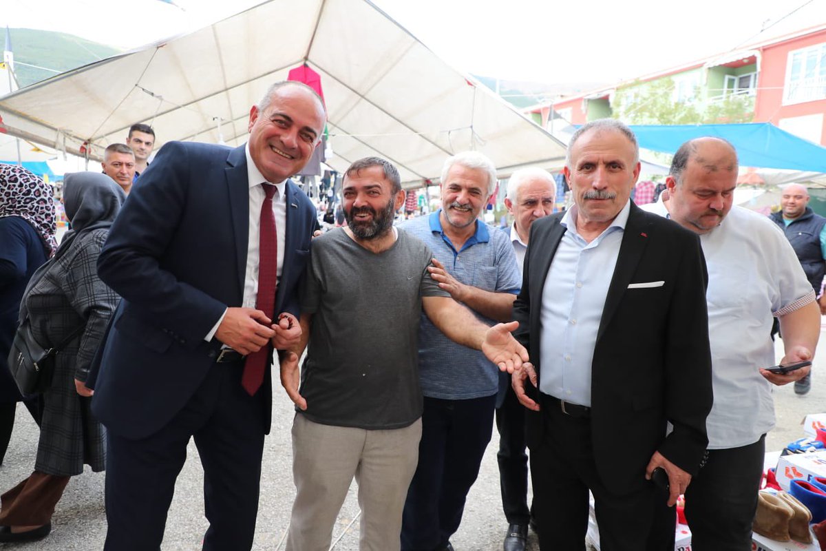 ugursertaslan's tweet photo. Bugün, Esnaf Odamızın öncülüğünde gerçekleştirilen ve giyim, züccaciye, tuhafiye ürünlerinin sergilendiği, aynı zamanda çocuklarımıza keyifli anlar yaşatan Lunapark'ı da içeren esnaf panayırımızı ziyaret ettik. https://t.co/iEMu8EbWEb