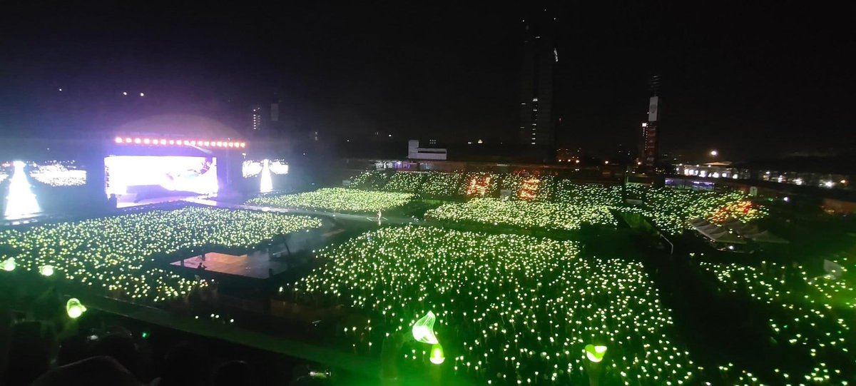 สวยมากๆเลย💚
#AREA52 #bambam
#BamBamAREA52inBKKDAY1
Cr.  MTPA777