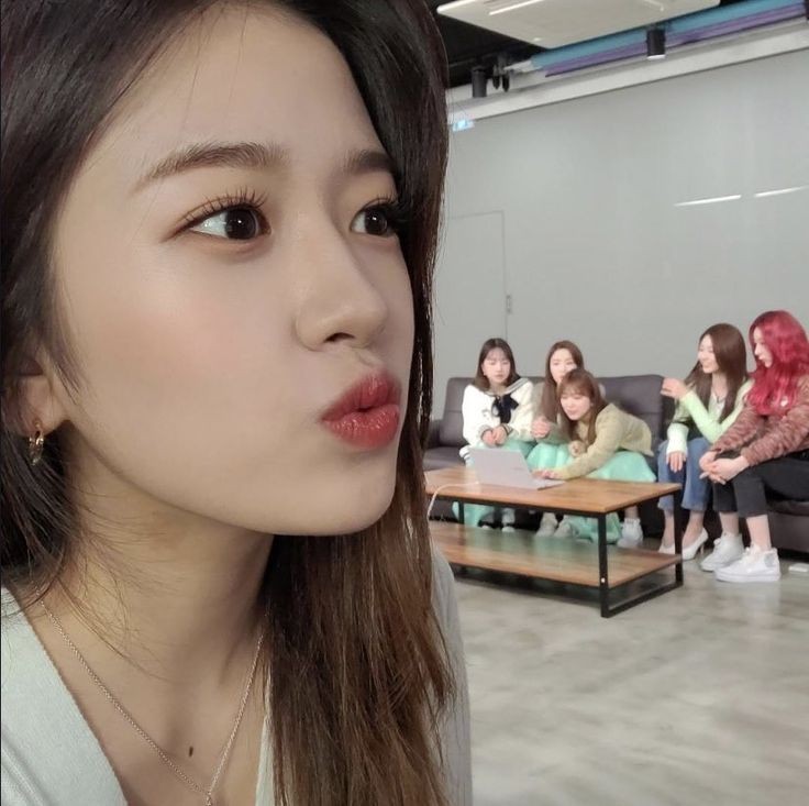 miingyul's tweet photo. The fact that izone was not only a kpop group but a group of friends
#영원히_지지않을_아이즈원의_5주년
#EYE5_ON_IZONE https://t.co/kXSSkpWwNM