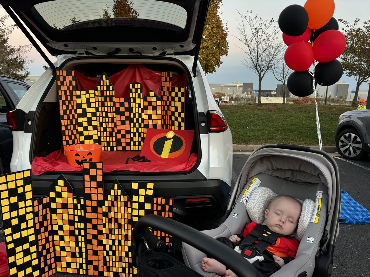 The Incredibles signing out! Happy Halloween, Discovery! 🎃👻