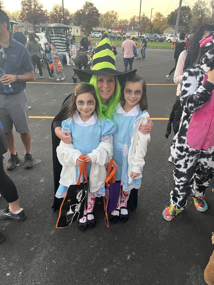 More pics from Trunk or Treat!