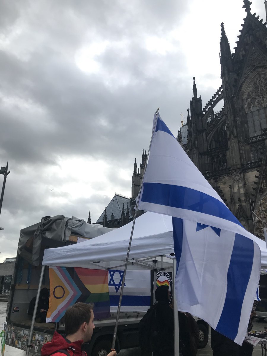 LoveGuerillero's tweet photo. 🖤❤️#köln #k2810 #Islamfeindlichkeit Instrumentalisierung von #Antisemitismus #Stürzenberger #RassismusWegbassen https://t.co/k2KVdlOc9L