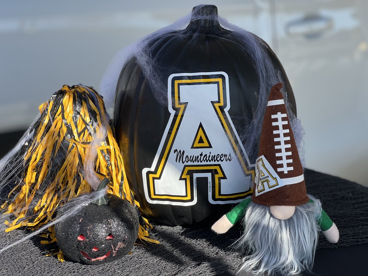 normanstaines's tweet photo. Homecoming and Halloween at “The Rock”.  #tailgateofthegame #beatSouthMiss ⁦@YosefClub⁩ ⁦@AppState_FB⁩ ⁦@appstatesports⁩ https://t.co/WFxRfahdqq