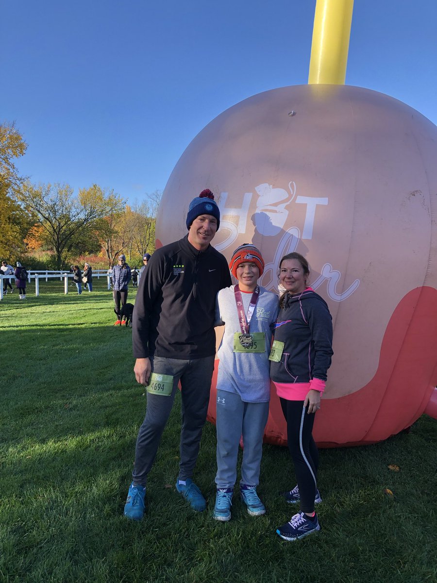 It’s always worth it when the payoff is cider and a caramel apple! #familyrun